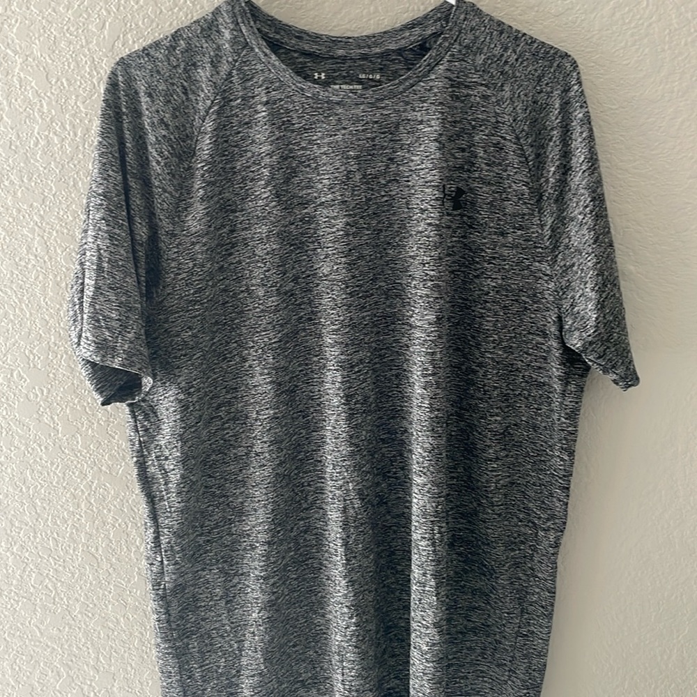 Men’s large under armour shirt